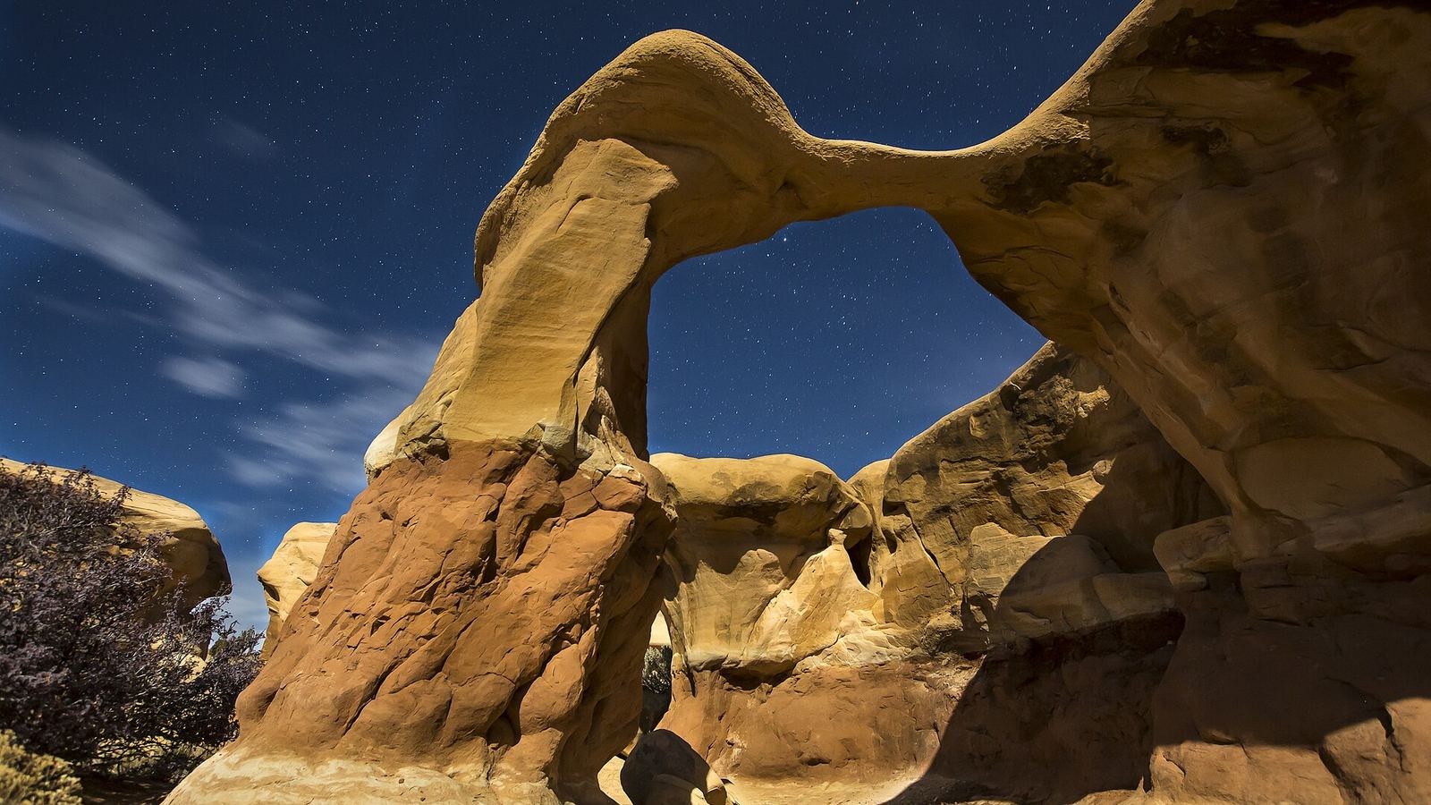 Devil's Garden Arch in Grand Staircase-Escalante National Monument Photo Credit: Bob Wick