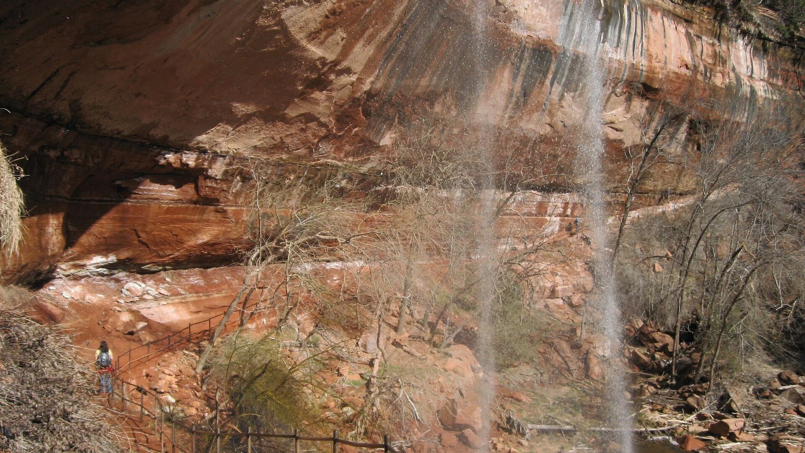 This easy, paved 1.2 mile hike (round trip) leads to the Lower Emerald Pool, a spectacular pool at the base of an alcove. Although it is al