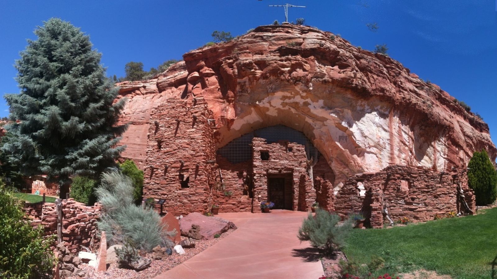 Entrance to Moqui Cave. Exact location of image unknown.